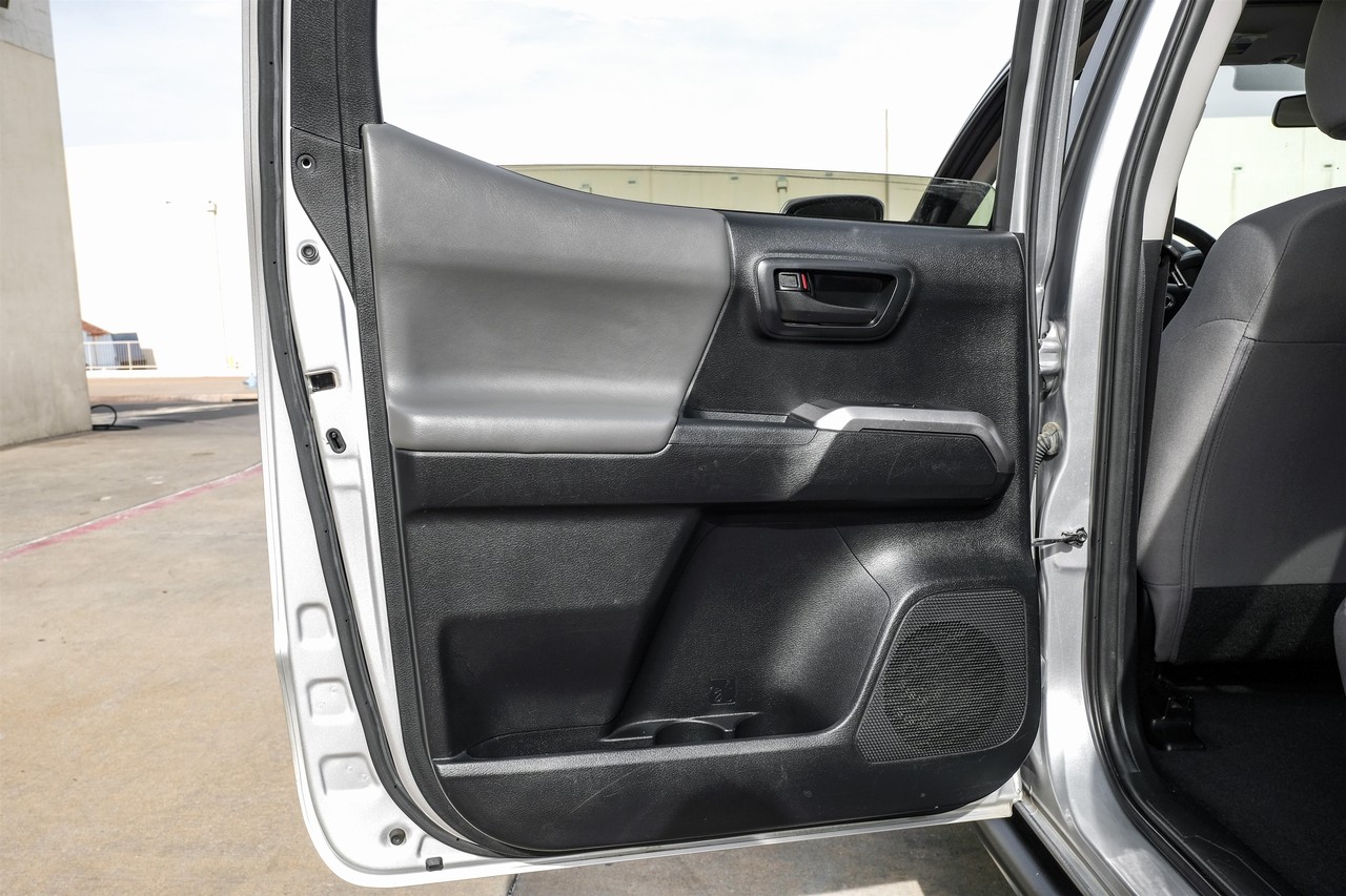 Toyota Tacoma Vehicle Main Gallery Image 39