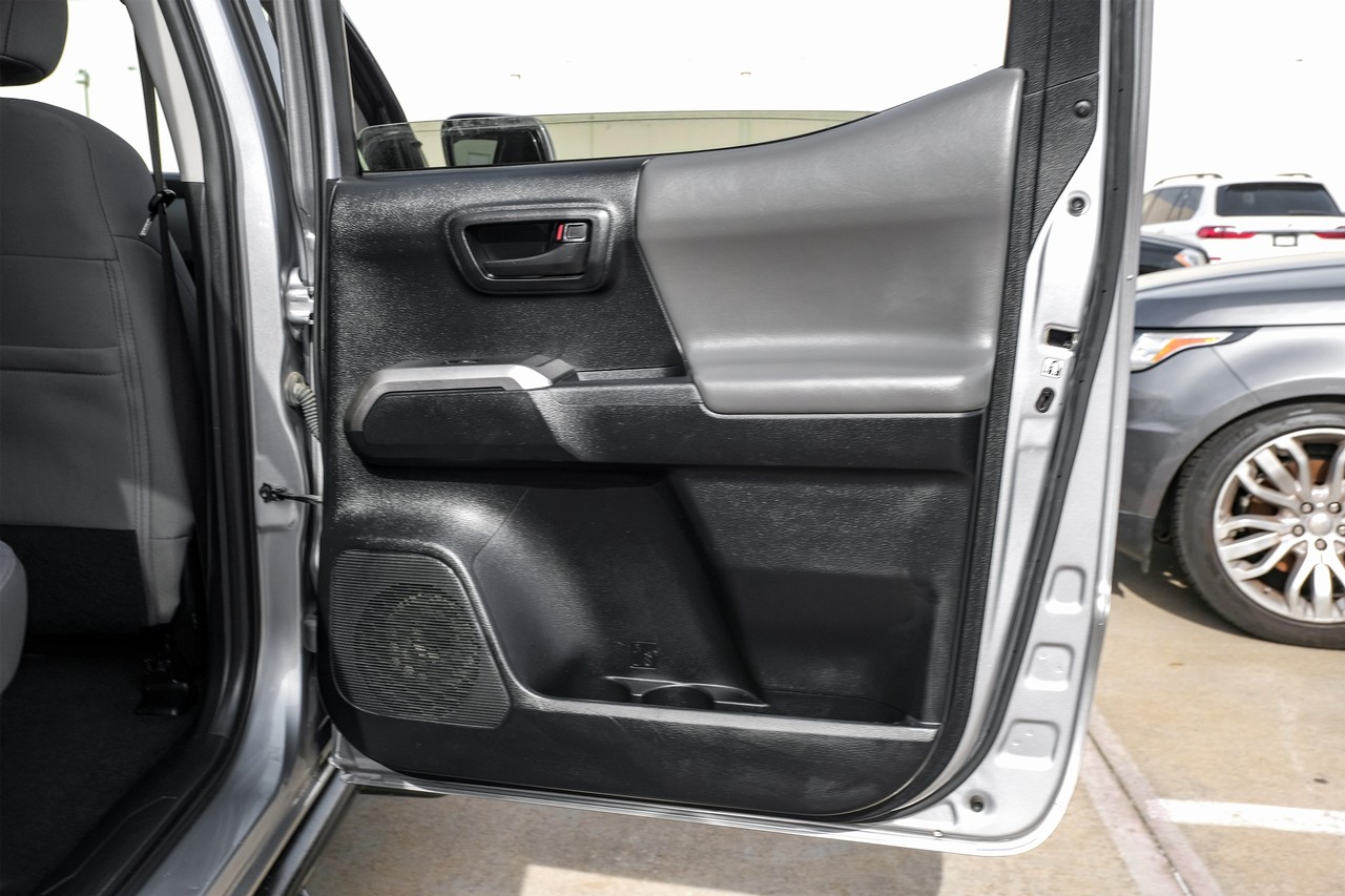 Toyota Tacoma Vehicle Main Gallery Image 40