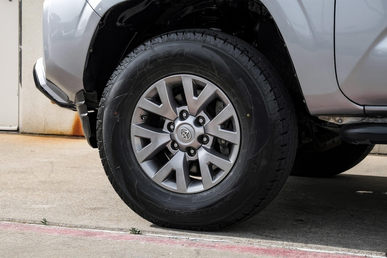 Toyota Tacoma Vehicle Main Gallery Image 45