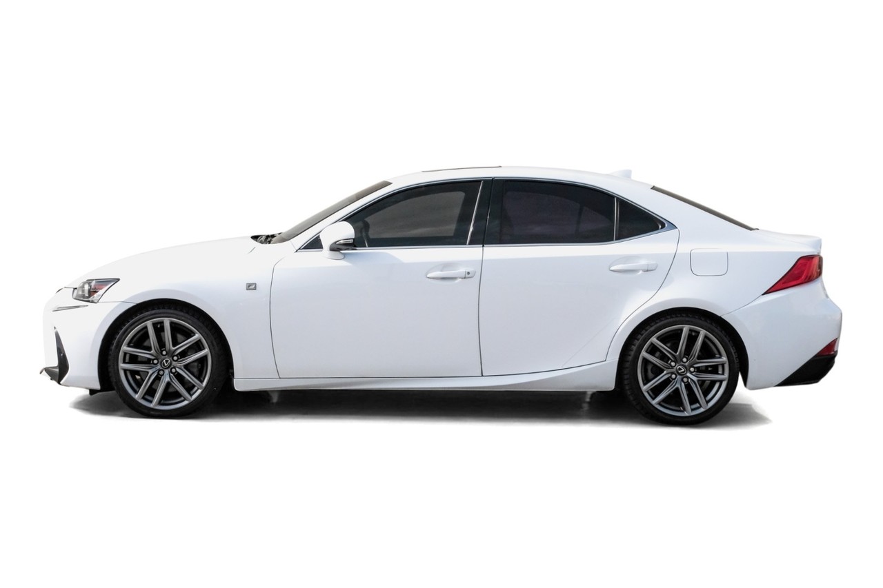 Lexus IS Vehicle Main Gallery Image 11