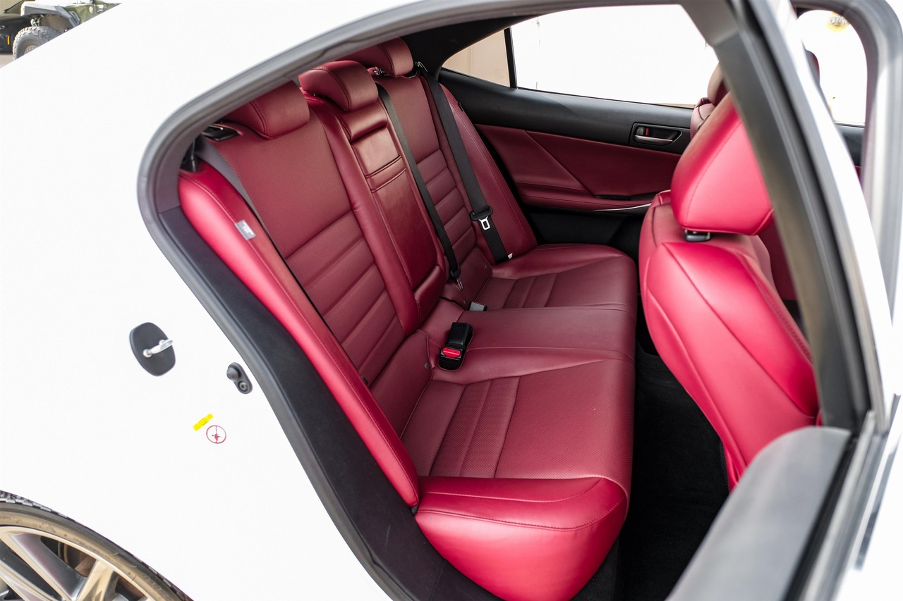 Lexus IS Vehicle Main Gallery Image 33