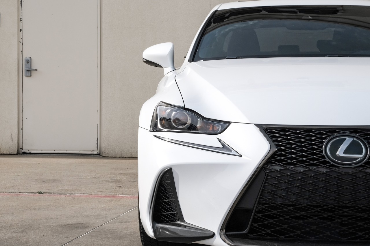 Lexus IS Vehicle Main Gallery Image 44