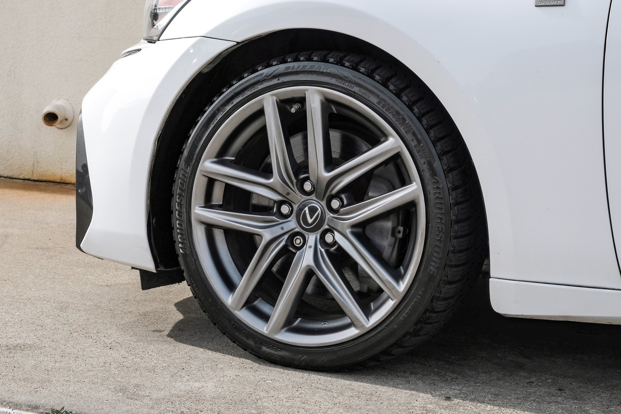 Lexus IS Vehicle Main Gallery Image 51