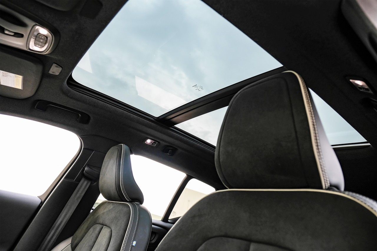 Volvo XC40 Vehicle Main Gallery Image 05