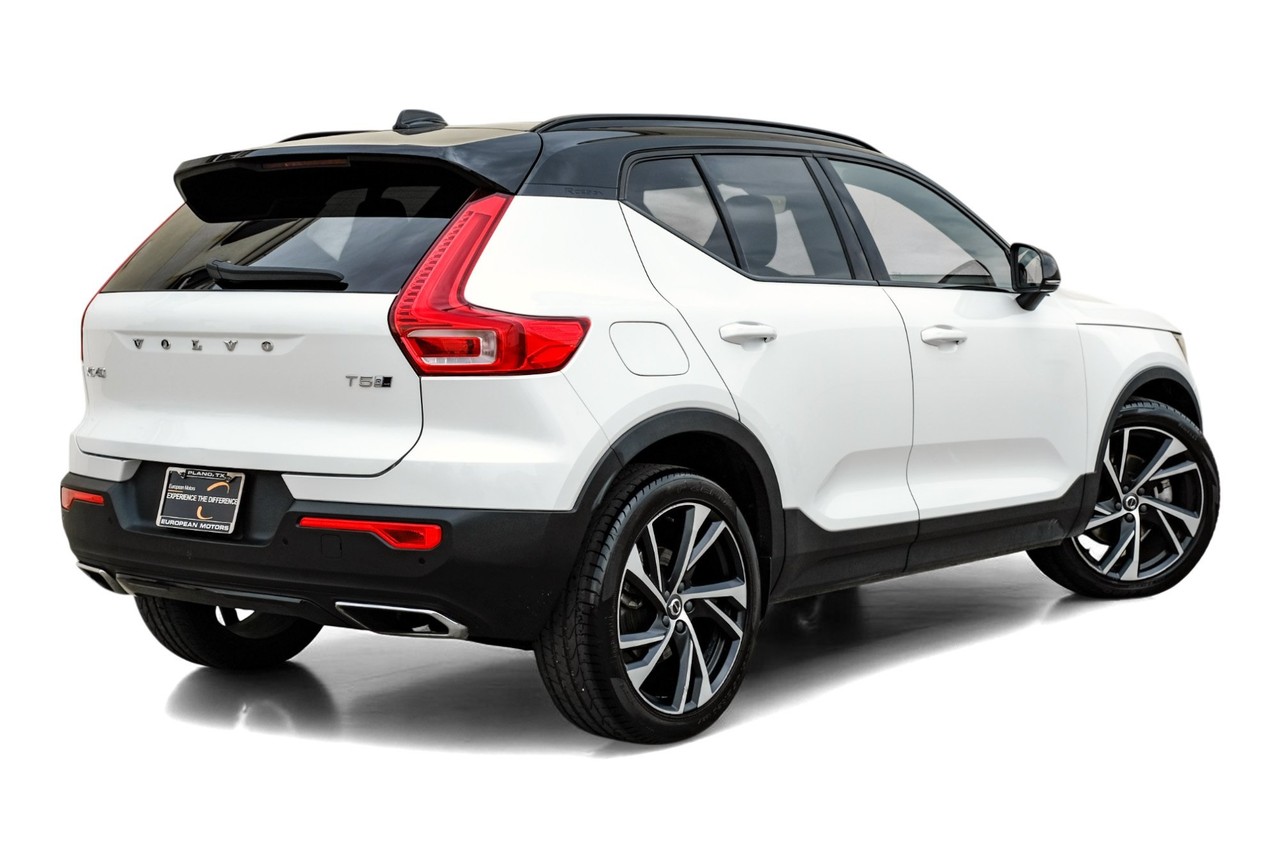 Volvo XC40 Vehicle Main Gallery Image 09