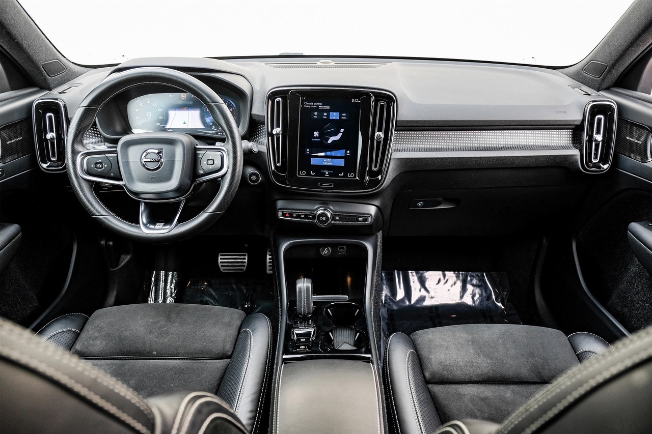 Volvo XC40 Vehicle Main Gallery Image 15