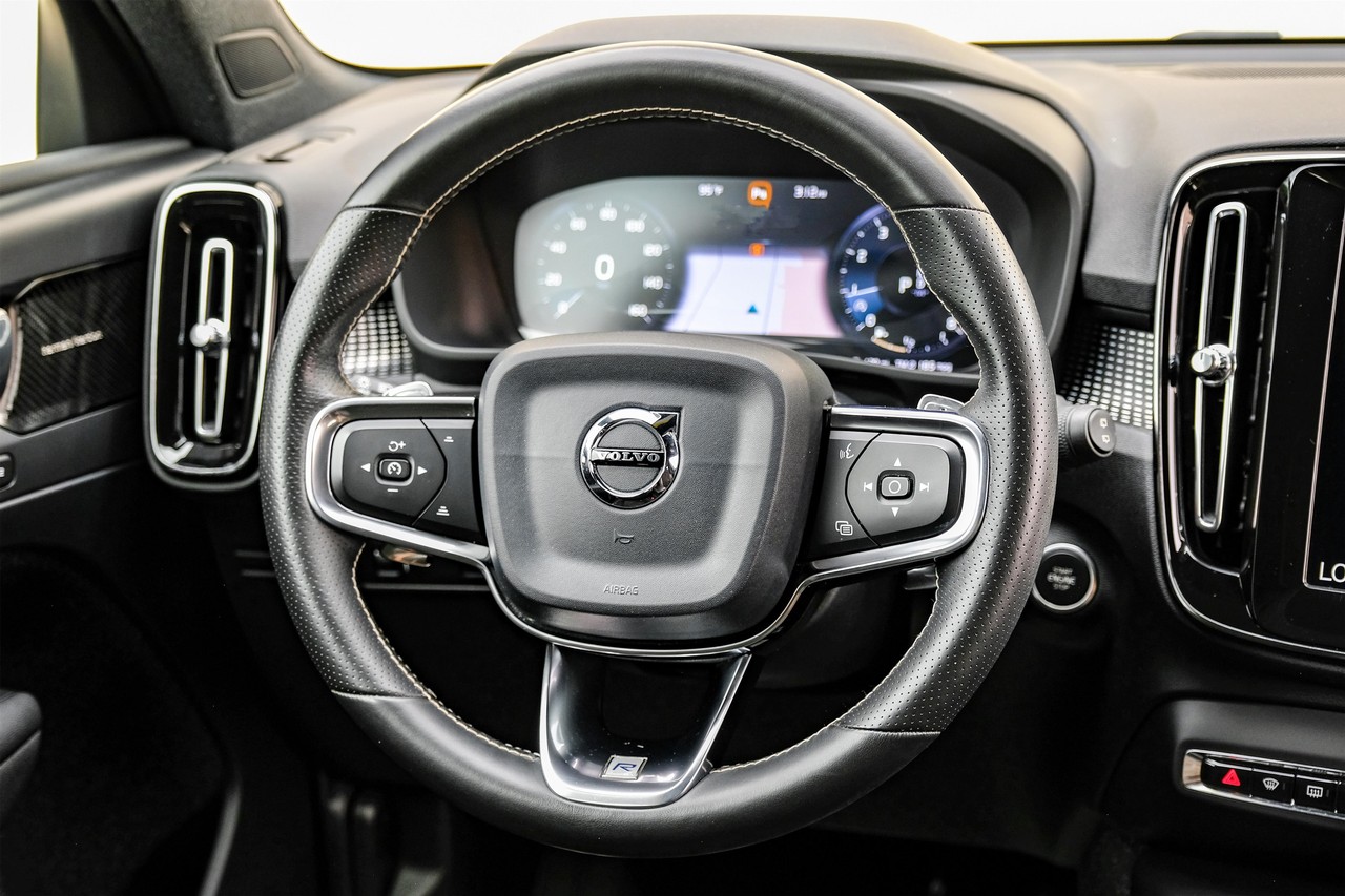 Volvo XC40 Vehicle Main Gallery Image 17