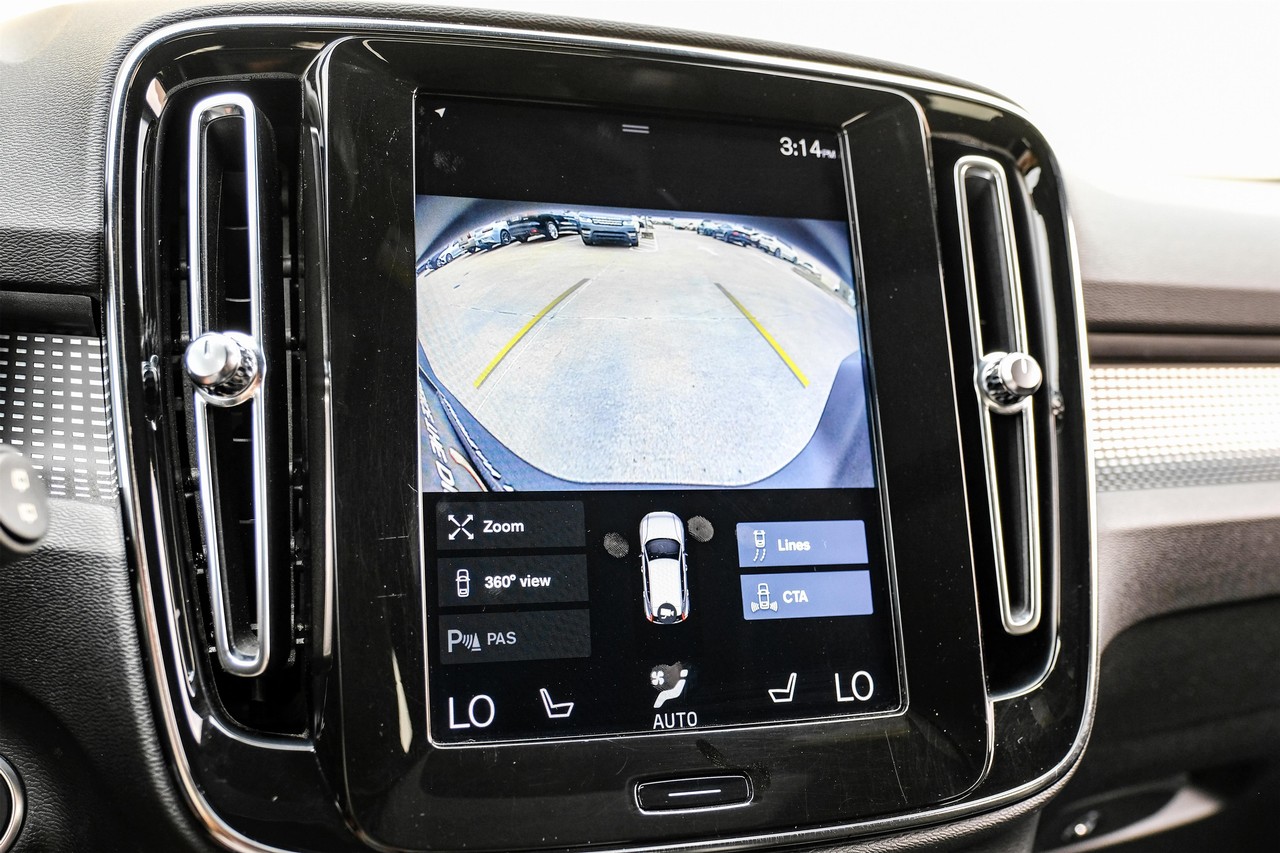Volvo XC40 Vehicle Main Gallery Image 24