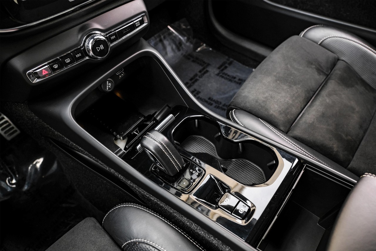 Volvo XC40 Vehicle Main Gallery Image 26