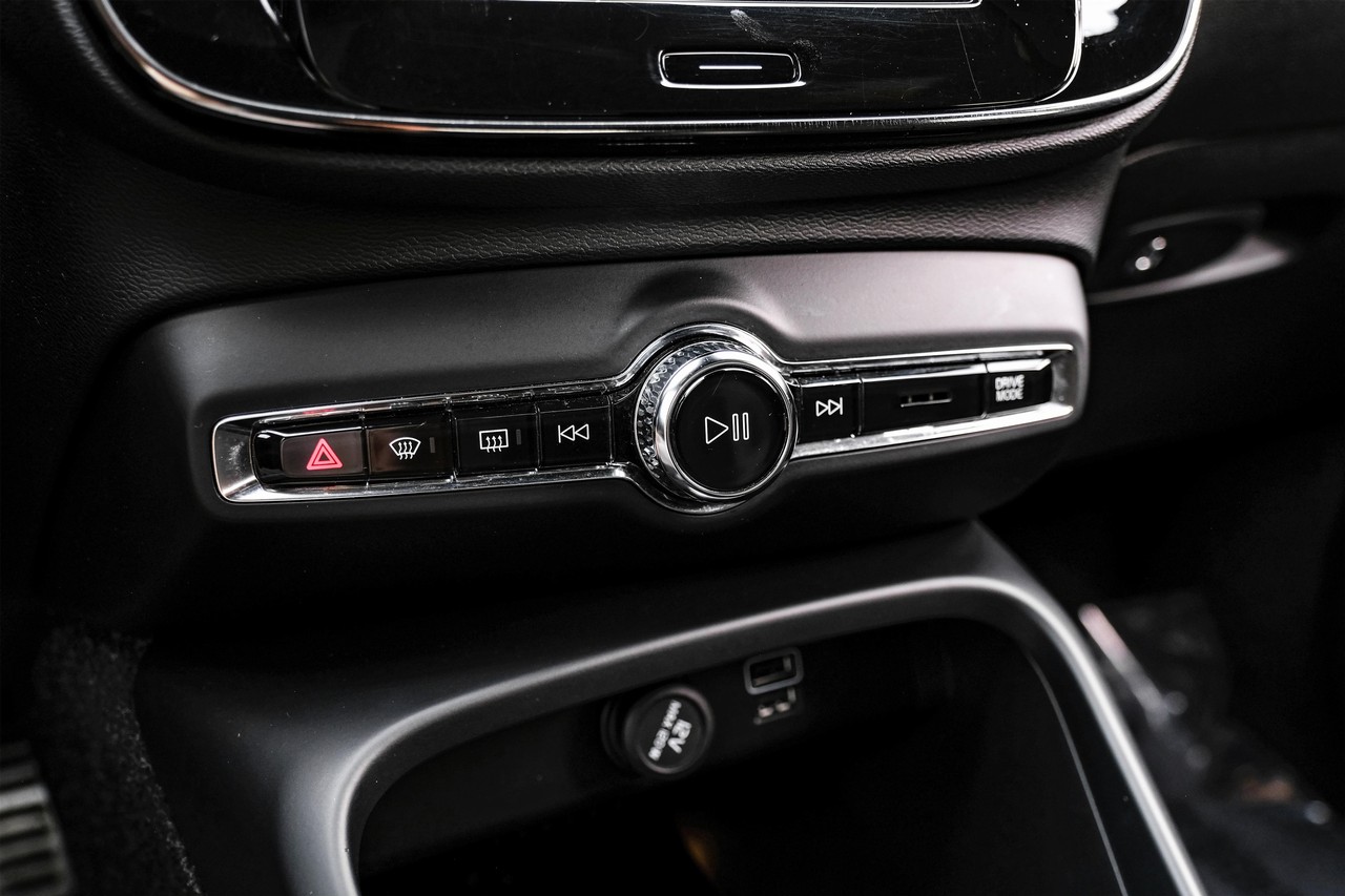 Volvo XC40 Vehicle Main Gallery Image 29