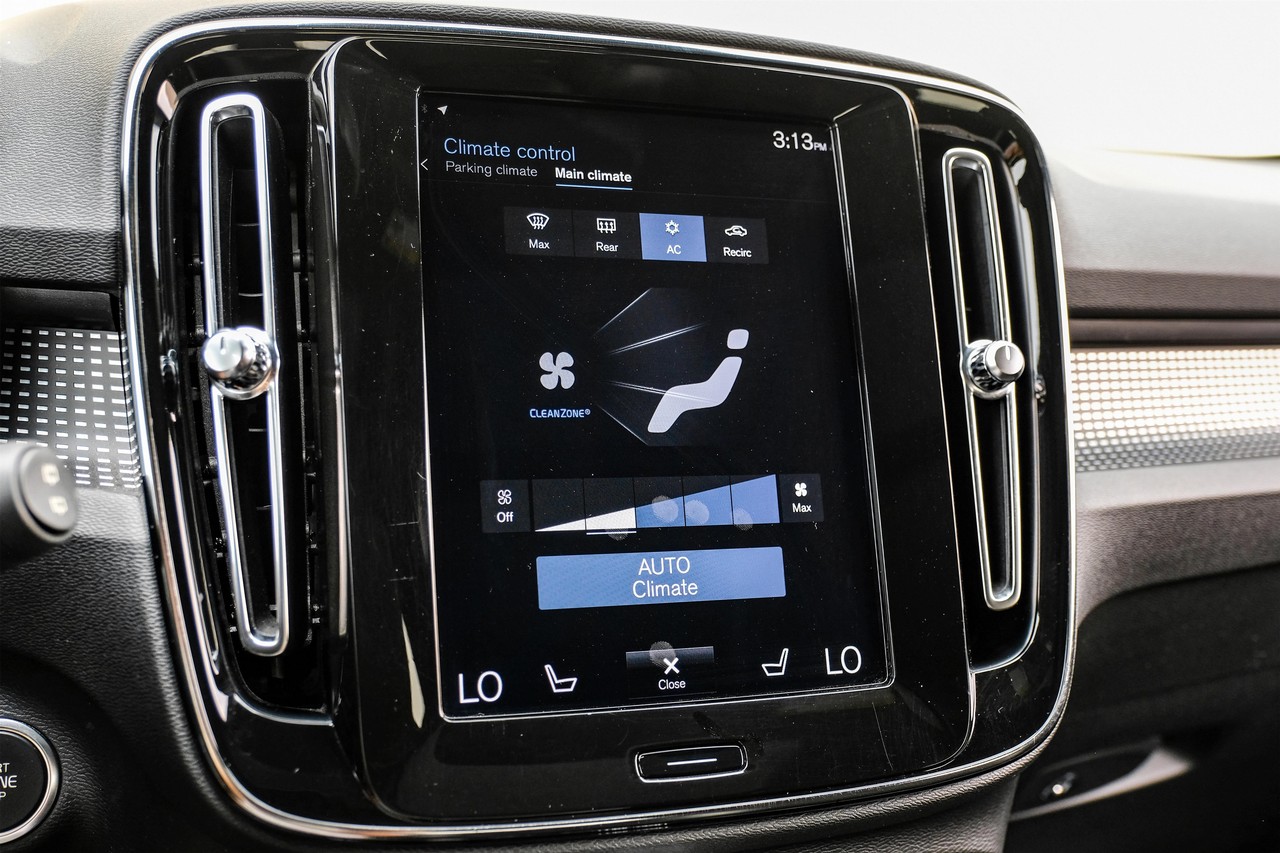 Volvo XC40 Vehicle Main Gallery Image 31