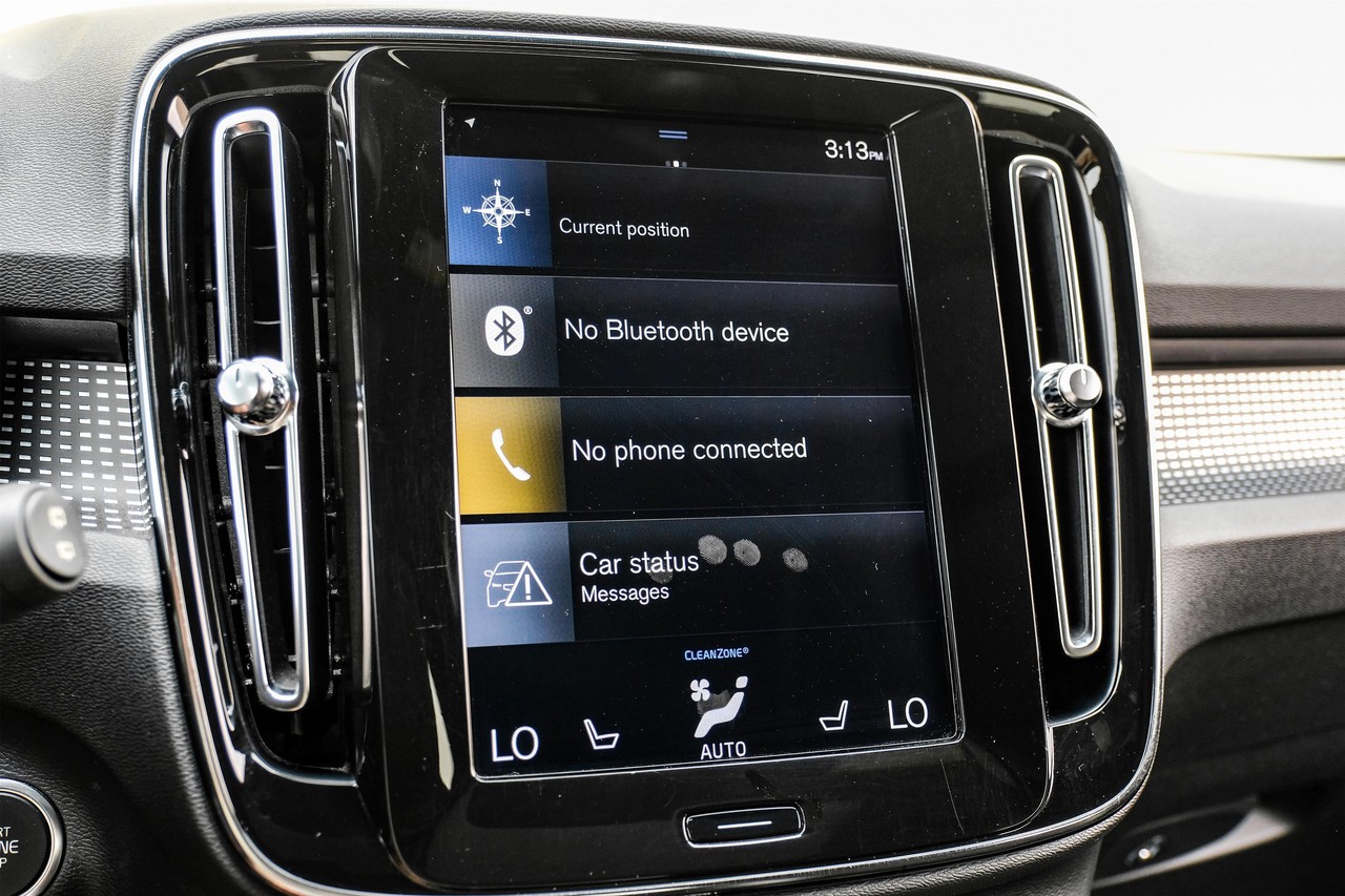 Volvo XC40 Vehicle Main Gallery Image 32