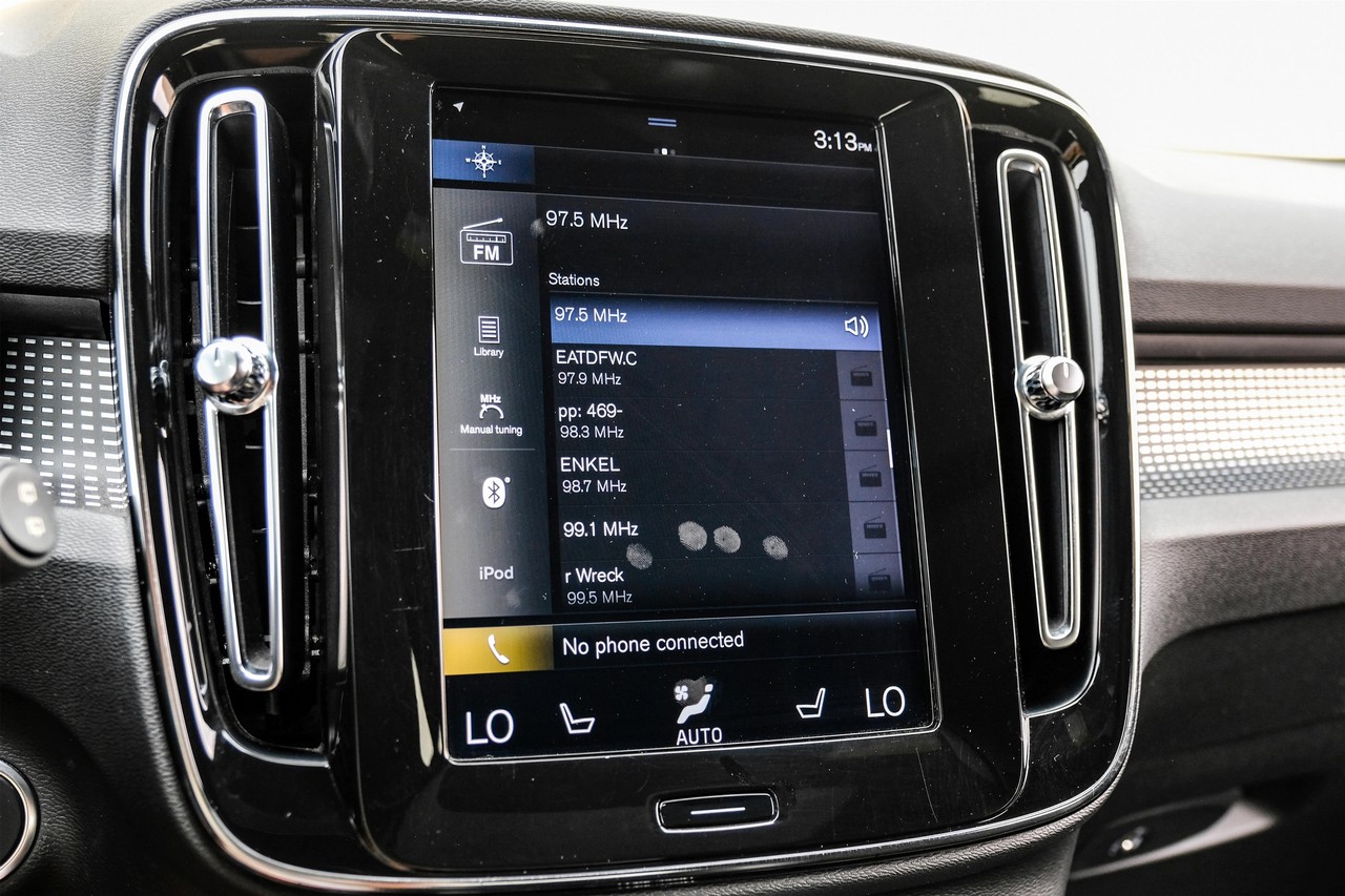 Volvo XC40 Vehicle Main Gallery Image 35