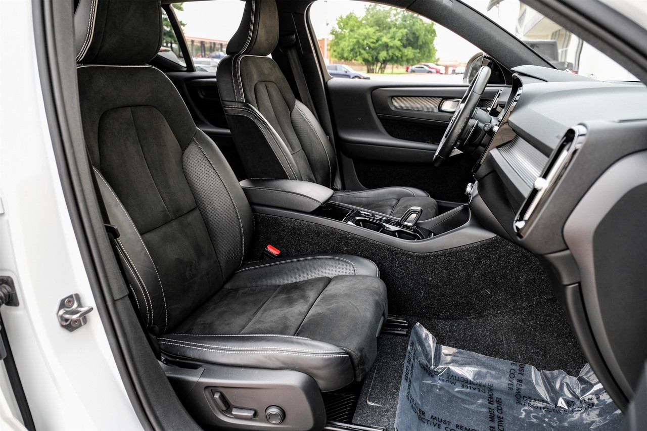 Volvo XC40 Vehicle Main Gallery Image 38