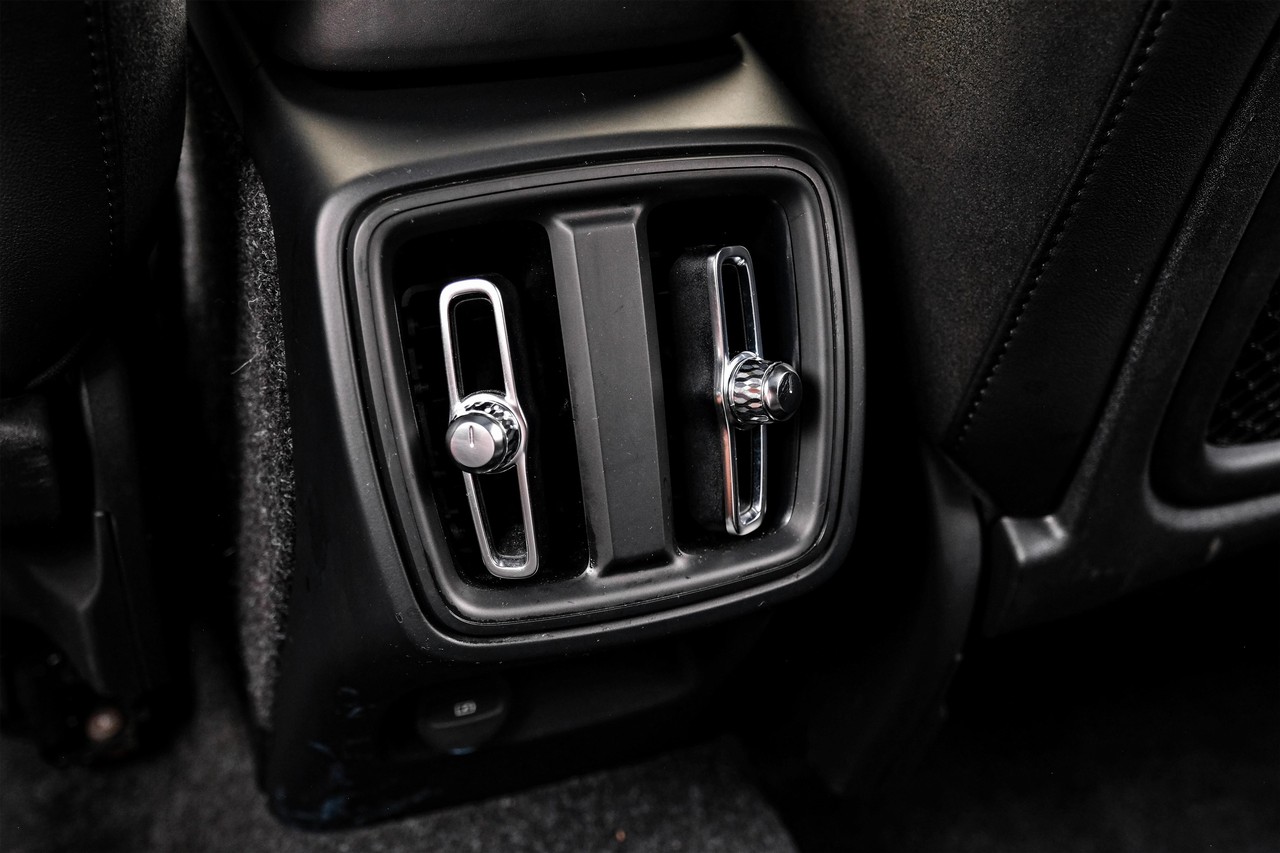 Volvo XC40 Vehicle Main Gallery Image 41