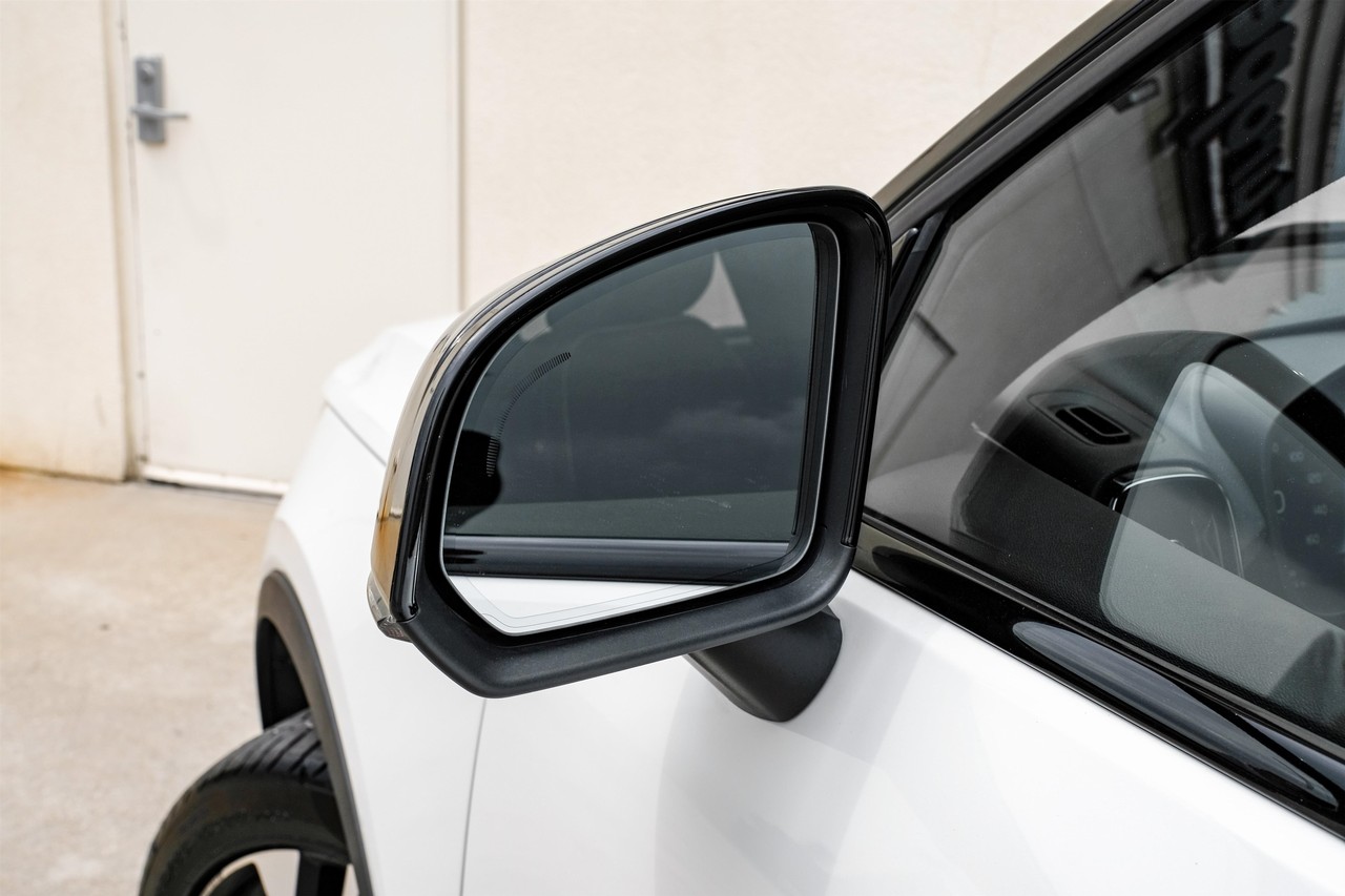 Volvo XC40 Vehicle Main Gallery Image 45