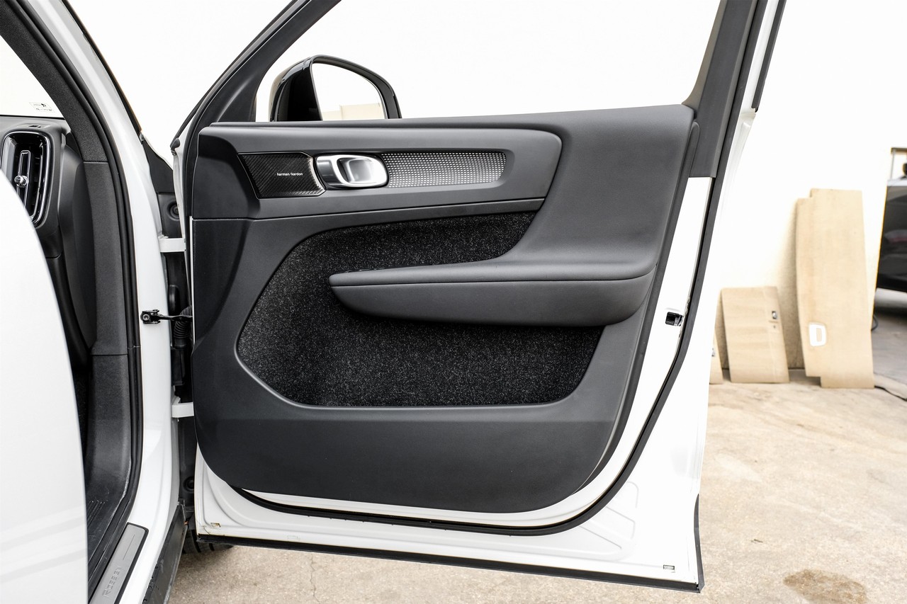 Volvo XC40 Vehicle Main Gallery Image 47