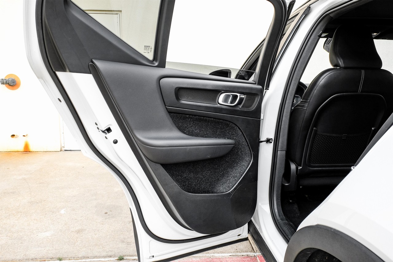 Volvo XC40 Vehicle Main Gallery Image 48