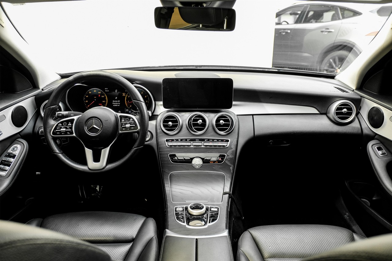 Mercedes-Benz C-Class Vehicle Main Gallery Image 14