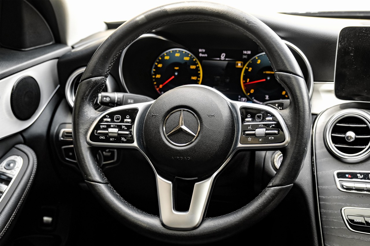 Mercedes-Benz C-Class Vehicle Main Gallery Image 16