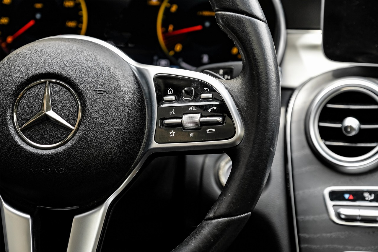 Mercedes-Benz C-Class Vehicle Main Gallery Image 18