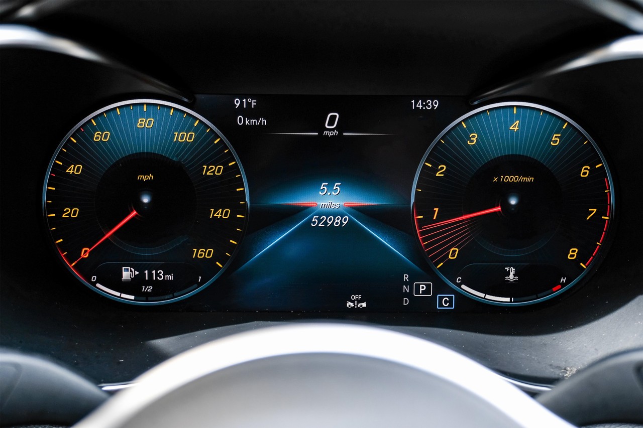 Mercedes-Benz C-Class Vehicle Main Gallery Image 19