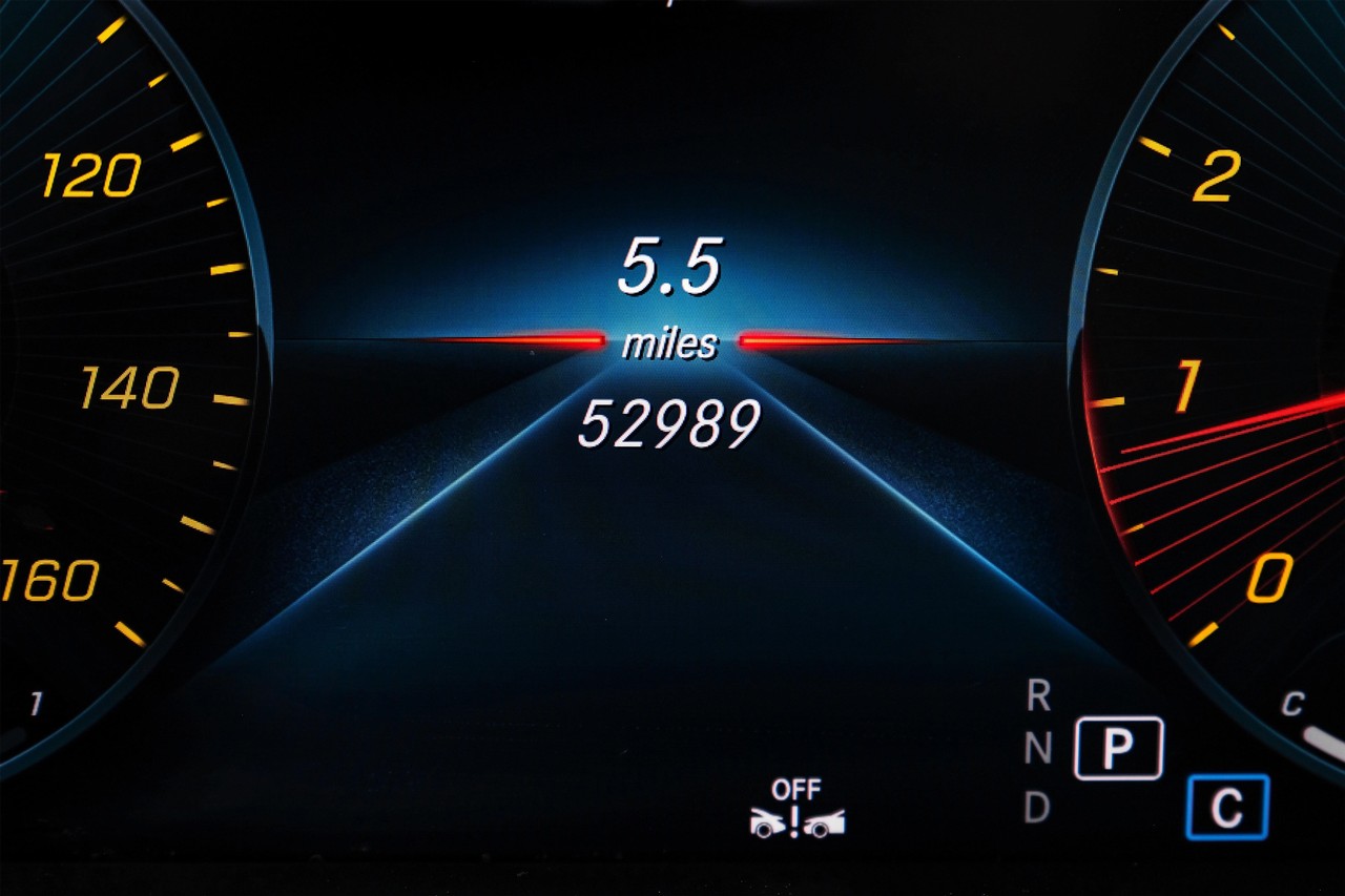 Mercedes-Benz C-Class Vehicle Main Gallery Image 20