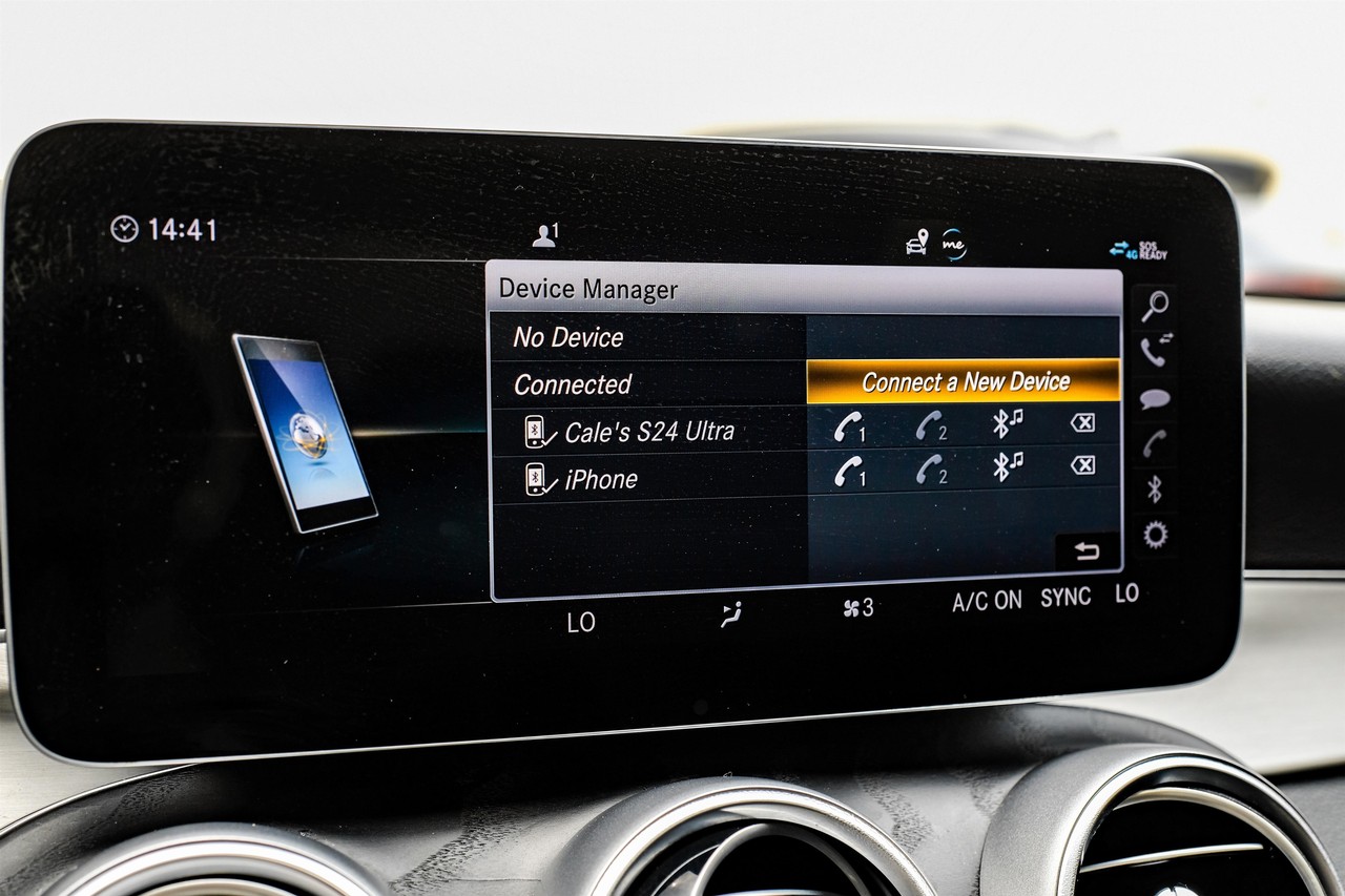 Mercedes-Benz C-Class Vehicle Main Gallery Image 30