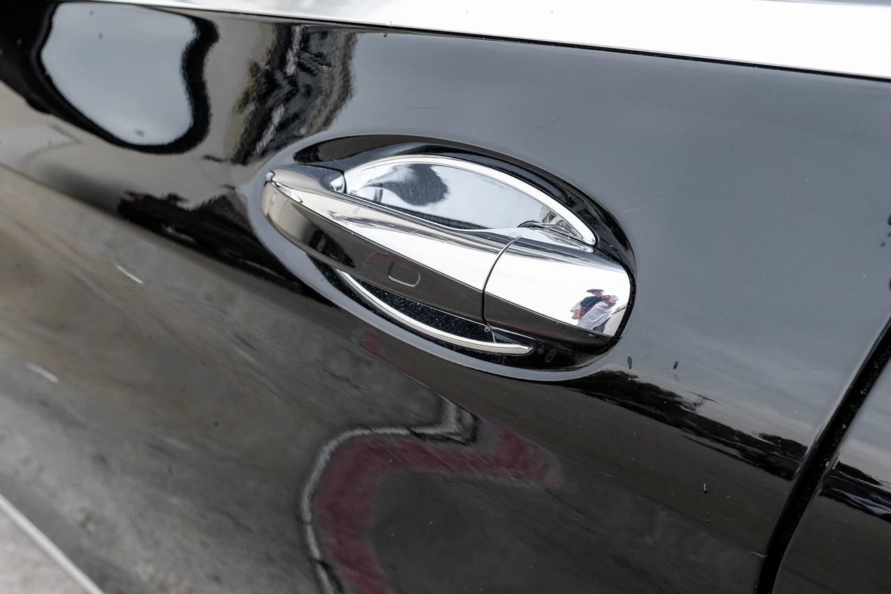 Mercedes-Benz C-Class Vehicle Main Gallery Image 39