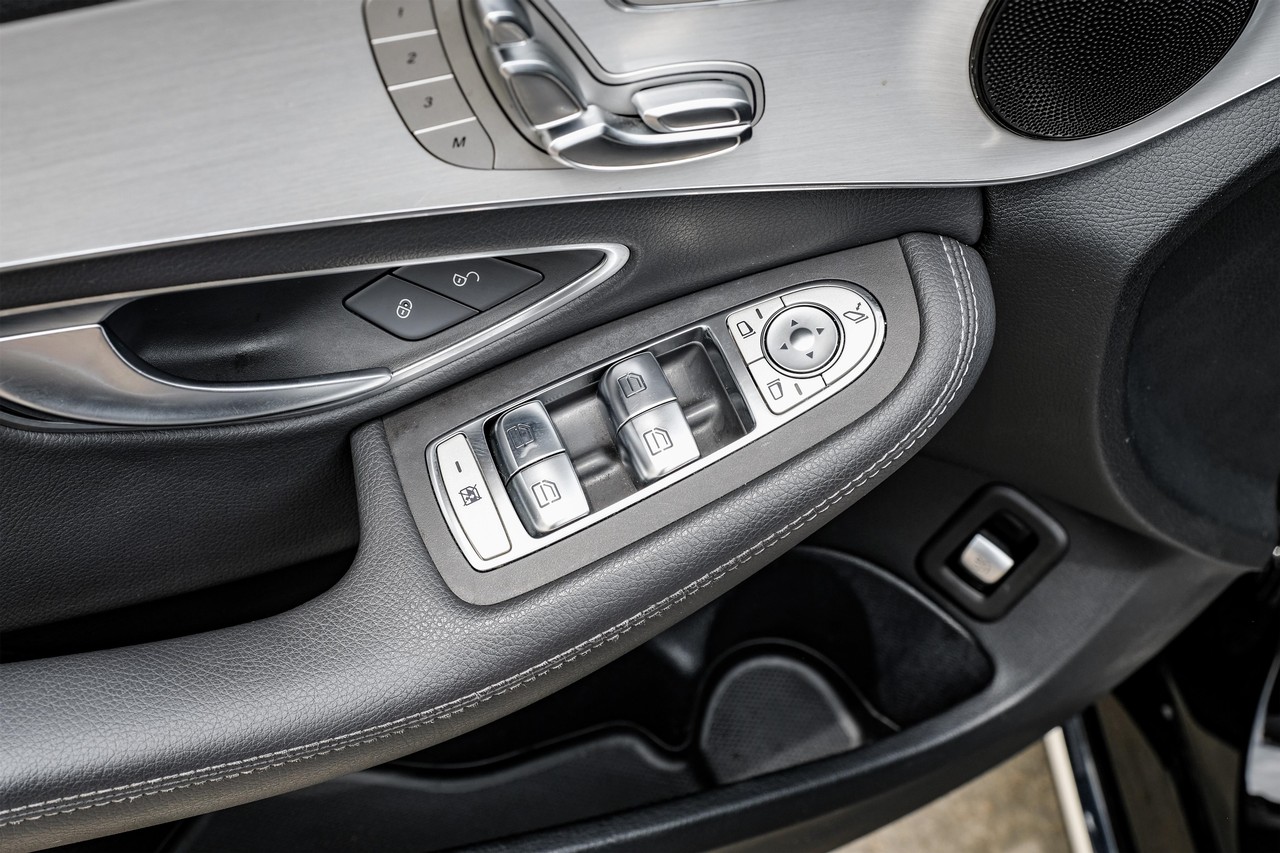 Mercedes-Benz C-Class Vehicle Main Gallery Image 42