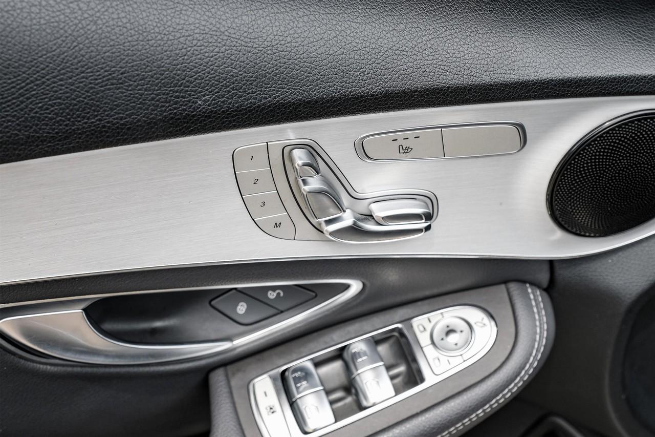 Mercedes-Benz C-Class Vehicle Main Gallery Image 43
