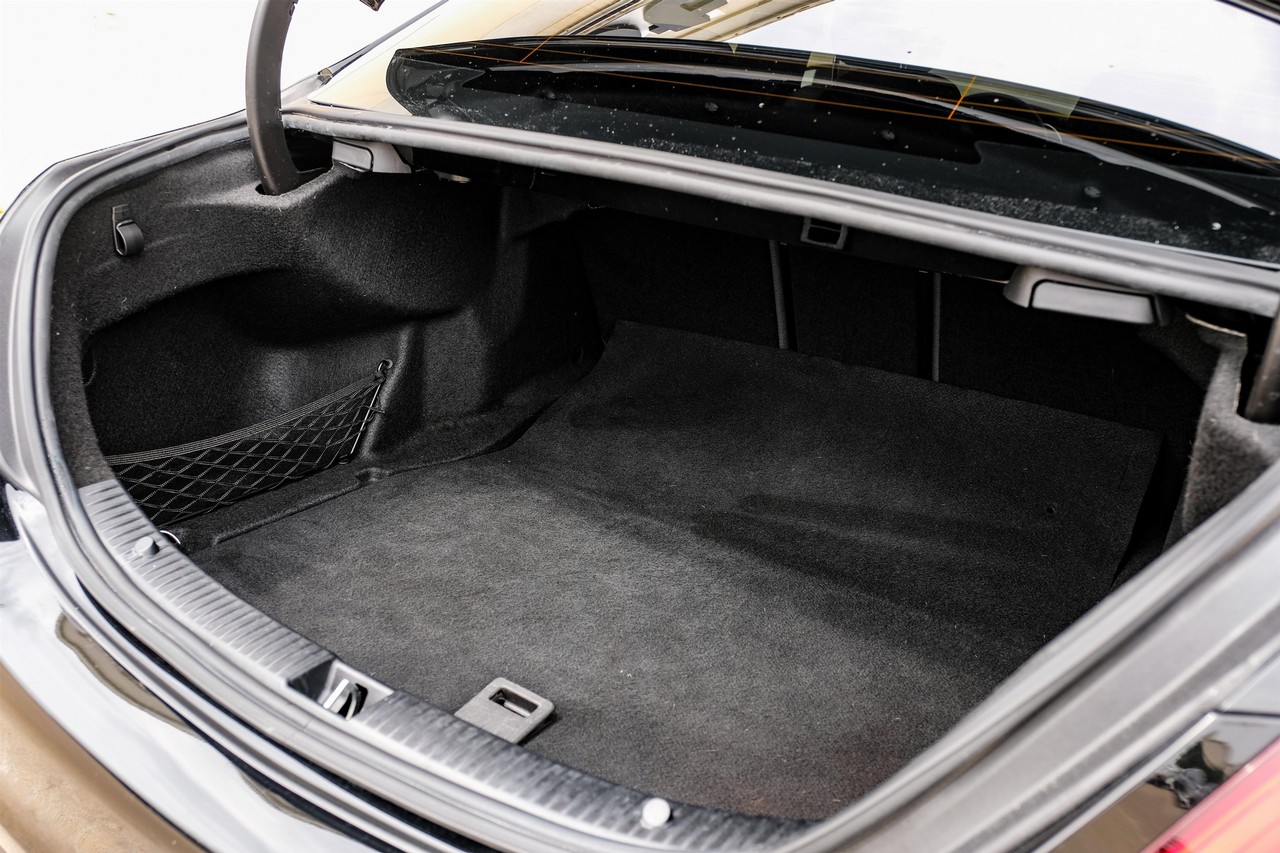 Mercedes-Benz C-Class Vehicle Main Gallery Image 48