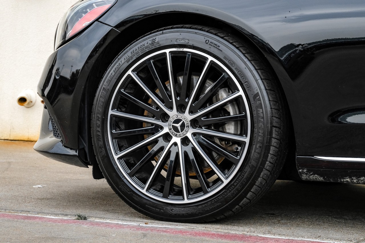 Mercedes-Benz C-Class Vehicle Main Gallery Image 53