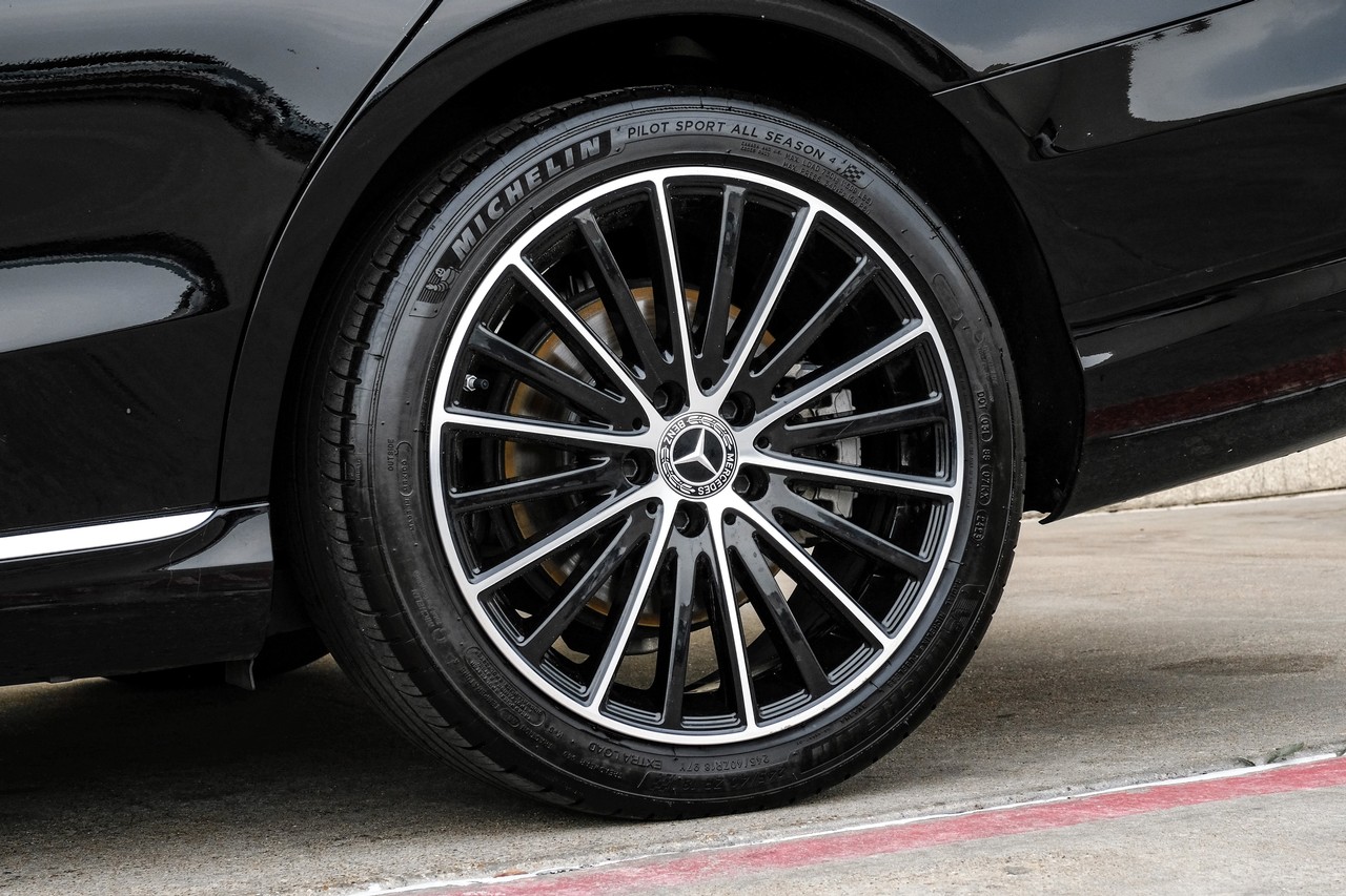 Mercedes-Benz C-Class Vehicle Main Gallery Image 54