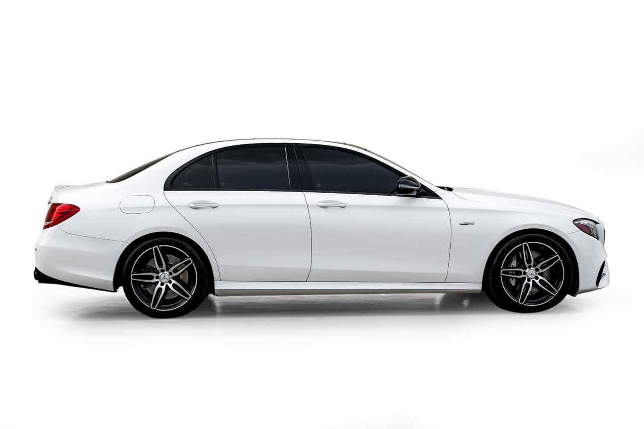 Mercedes-Benz E-Class Vehicle Main Gallery Image 08