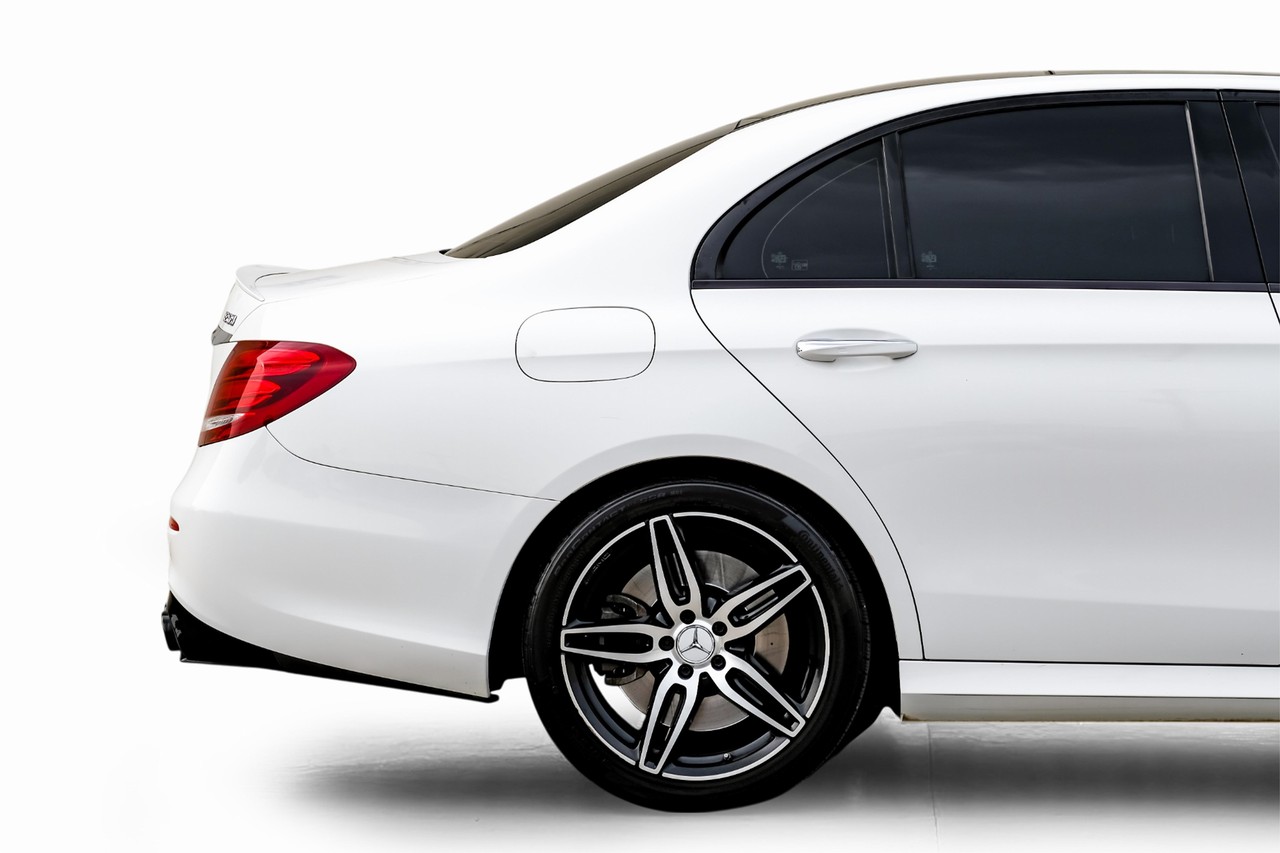 Mercedes-Benz E-Class Vehicle Main Gallery Image 09