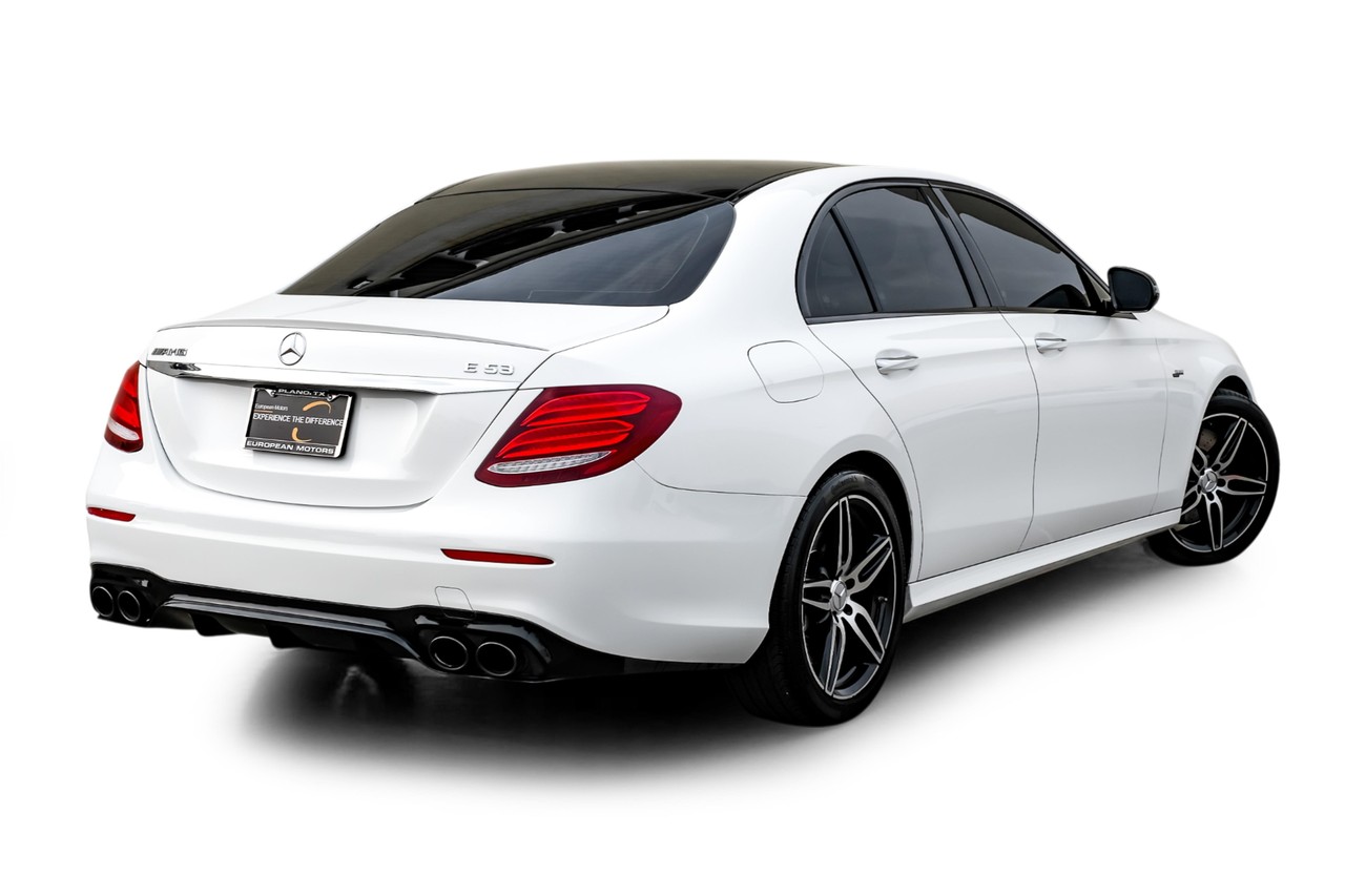 Mercedes-Benz E-Class Vehicle Main Gallery Image 11
