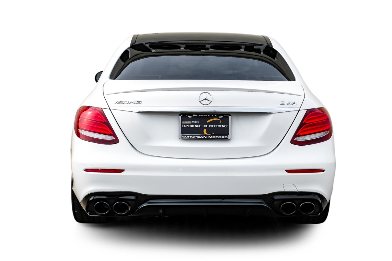 Mercedes-Benz E-Class Vehicle Main Gallery Image 12