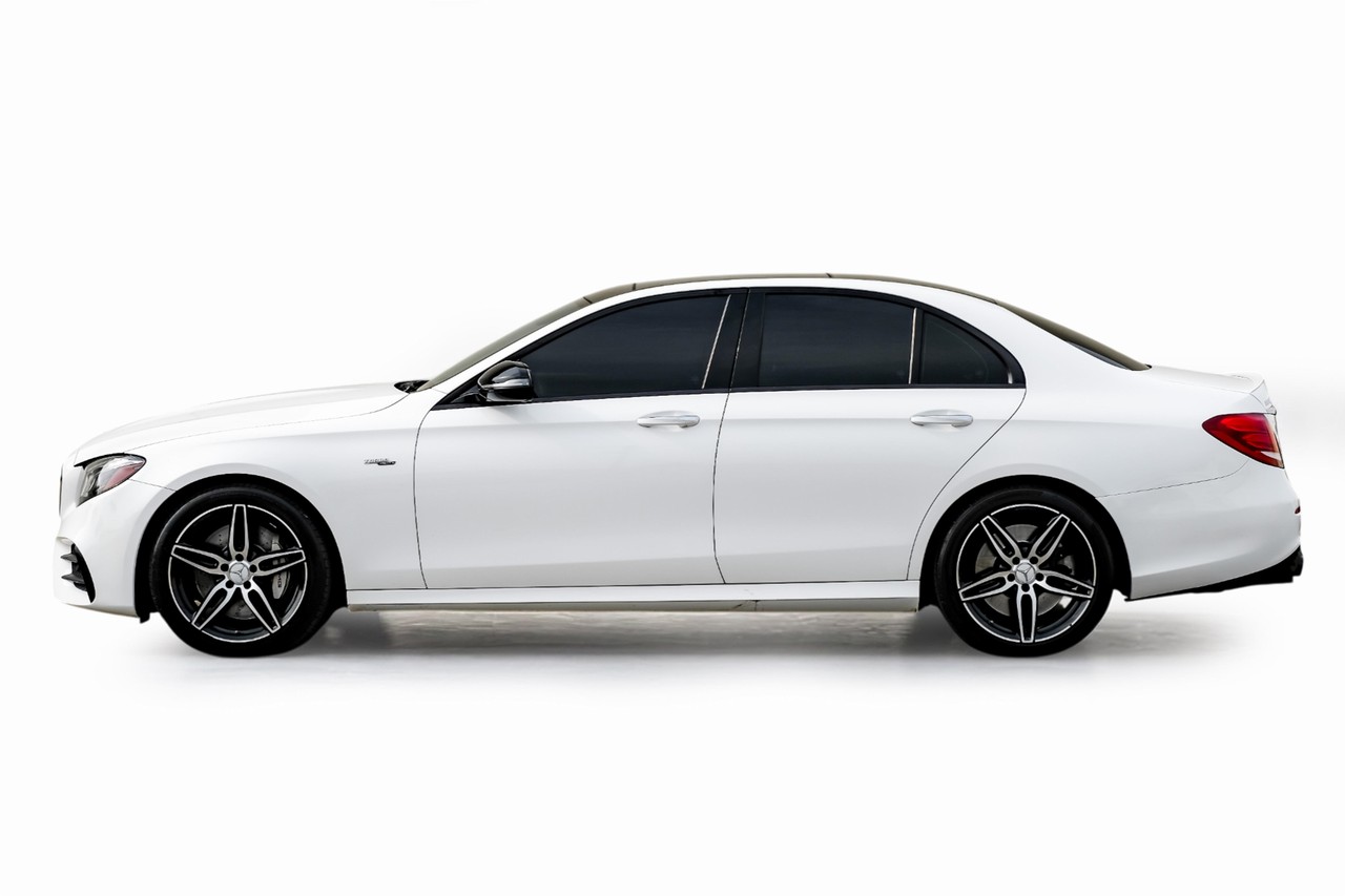 Mercedes-Benz E-Class Vehicle Main Gallery Image 14