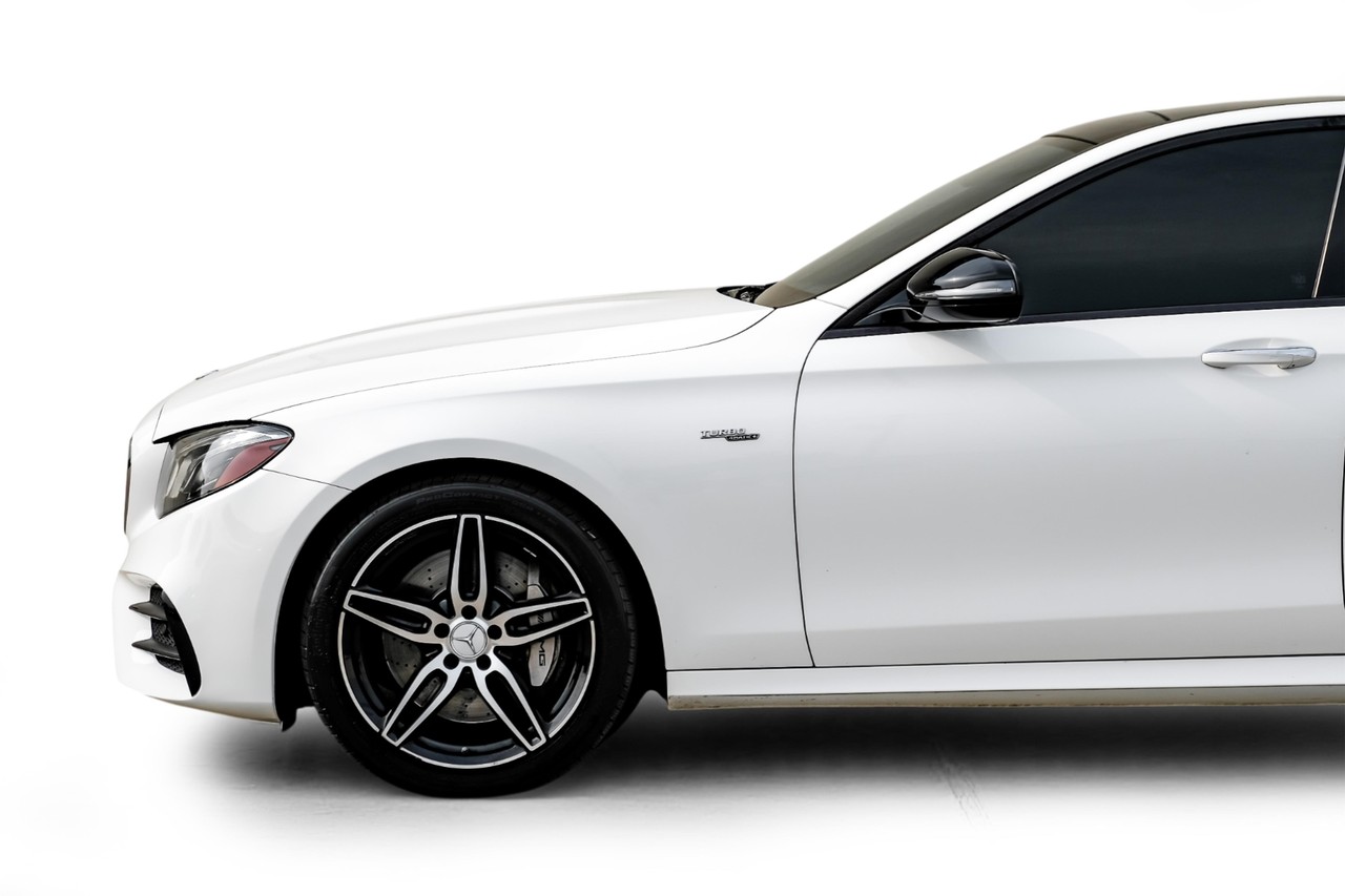 Mercedes-Benz E-Class Vehicle Main Gallery Image 15