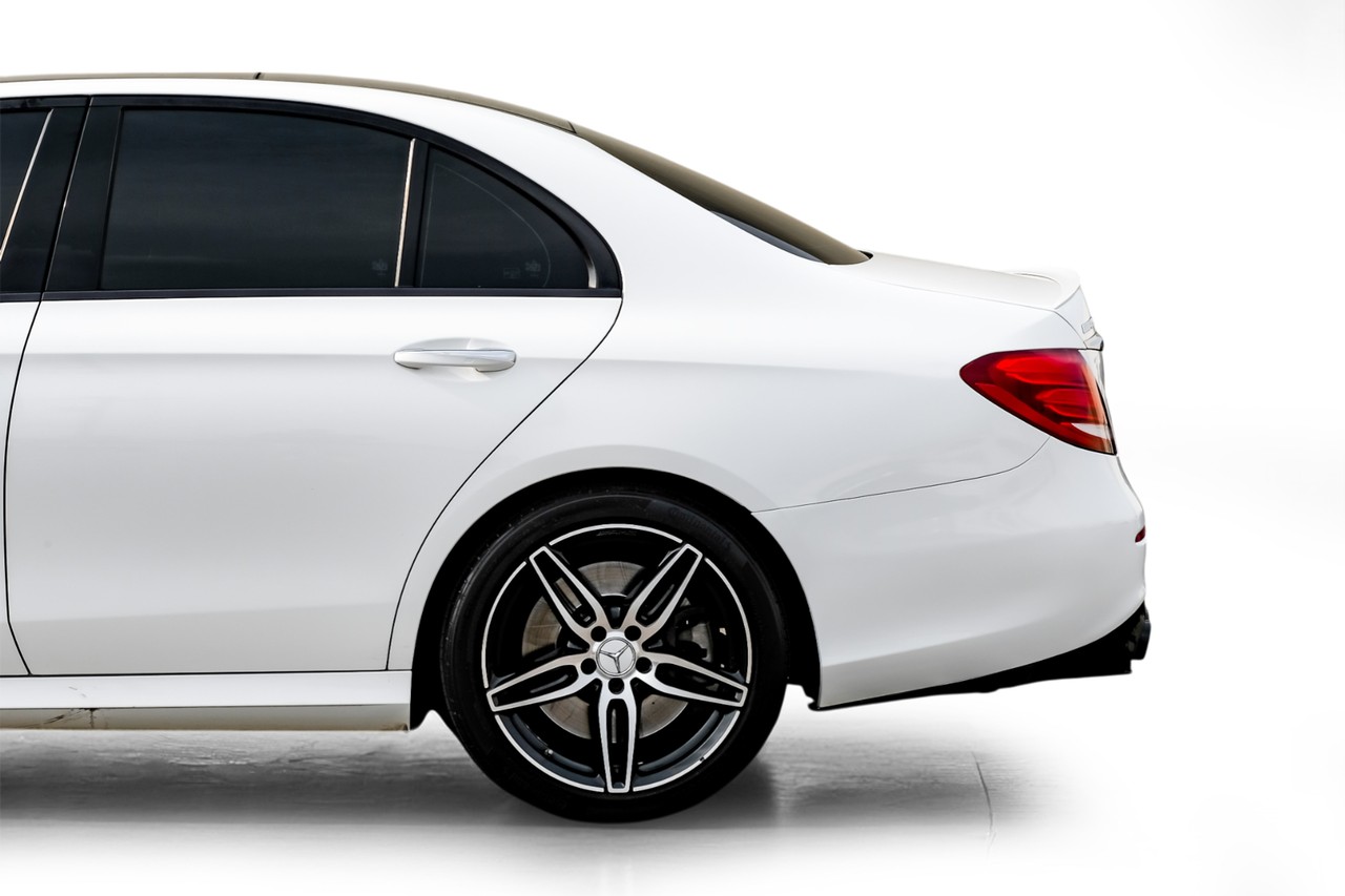 Mercedes-Benz E-Class Vehicle Main Gallery Image 16