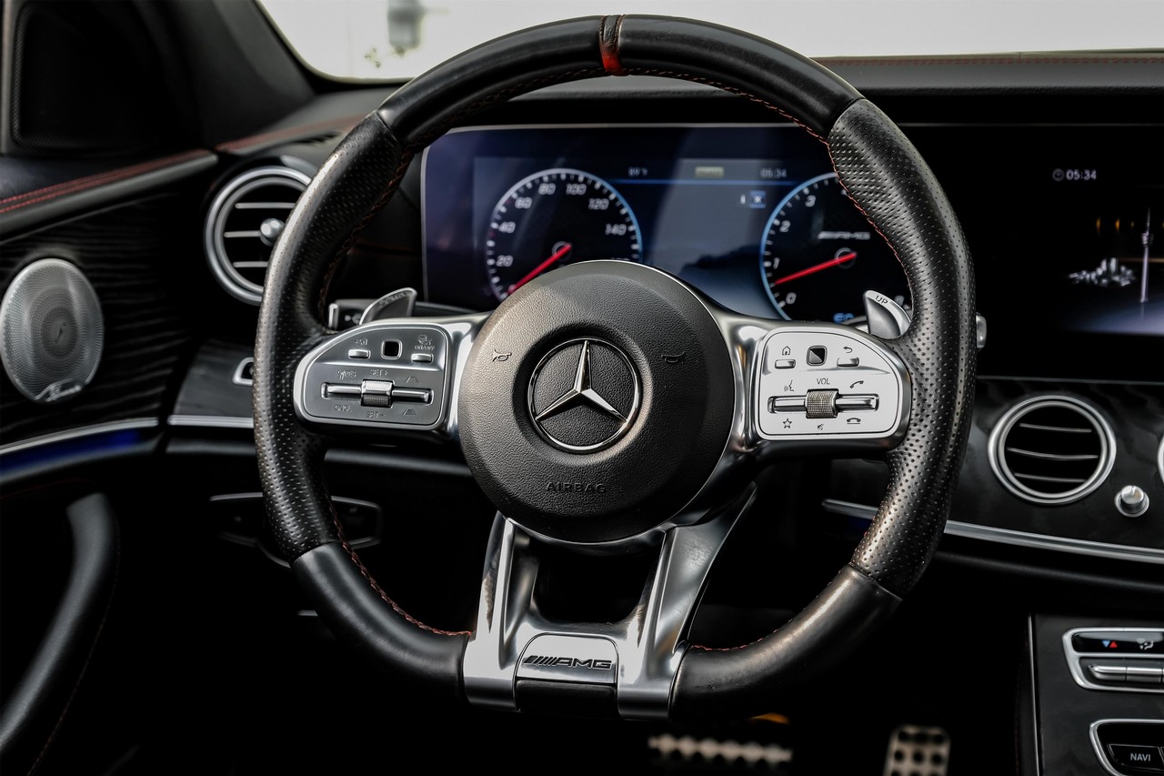 Mercedes-Benz E-Class Vehicle Main Gallery Image 20