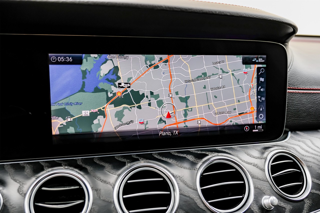 Mercedes-Benz E-Class Vehicle Main Gallery Image 26