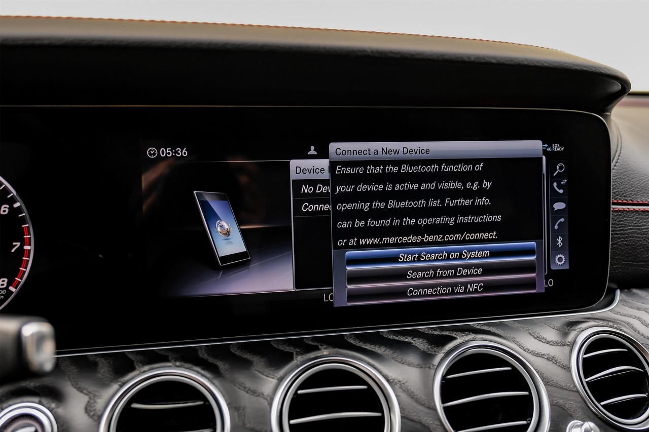 Mercedes-Benz E-Class Vehicle Main Gallery Image 37