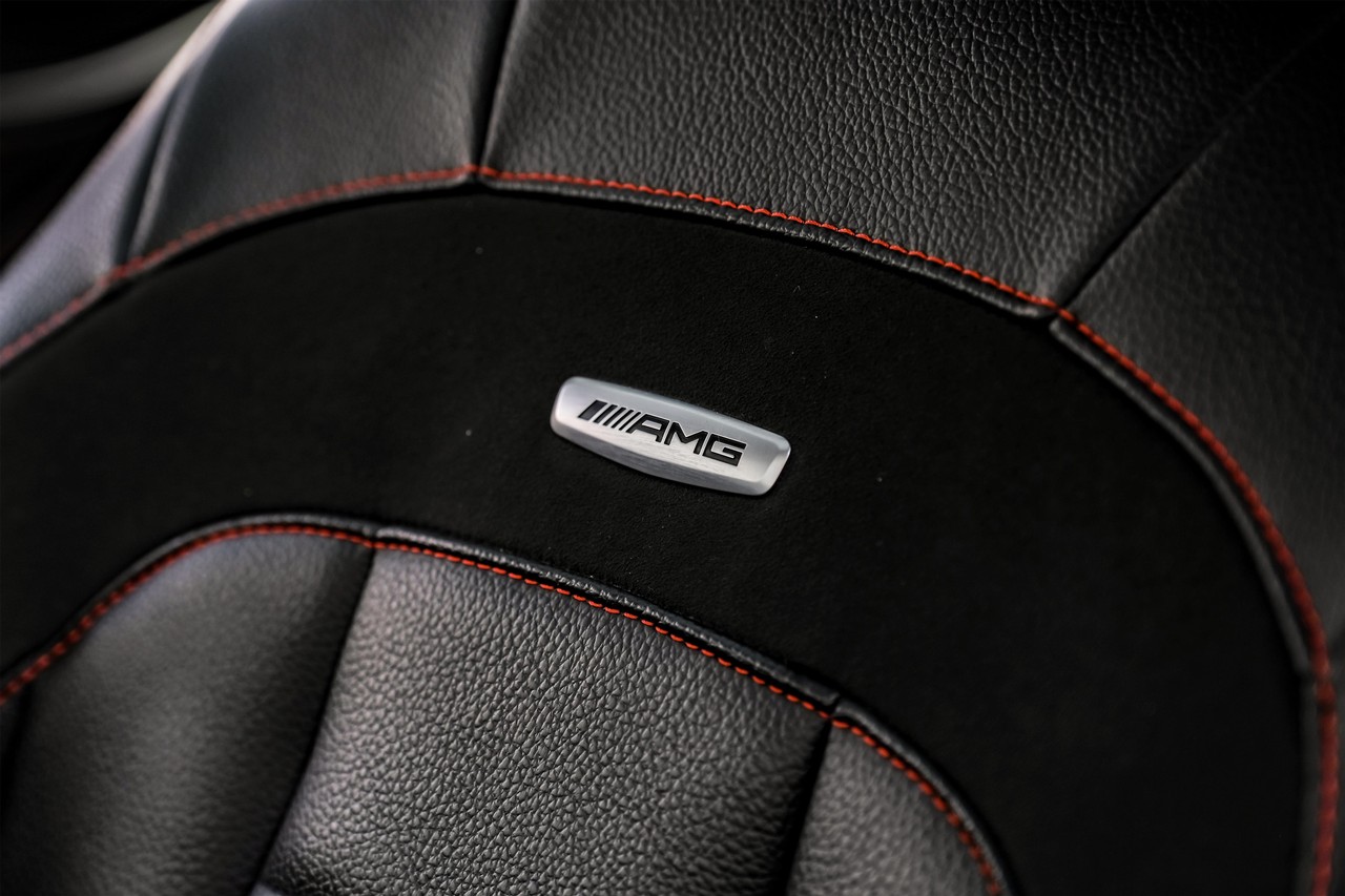 Mercedes-Benz E-Class Vehicle Main Gallery Image 39