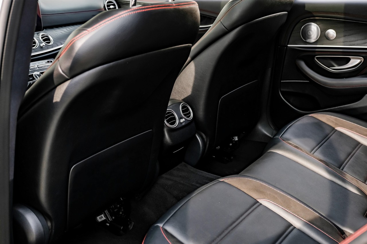 Mercedes-Benz E-Class Vehicle Main Gallery Image 43
