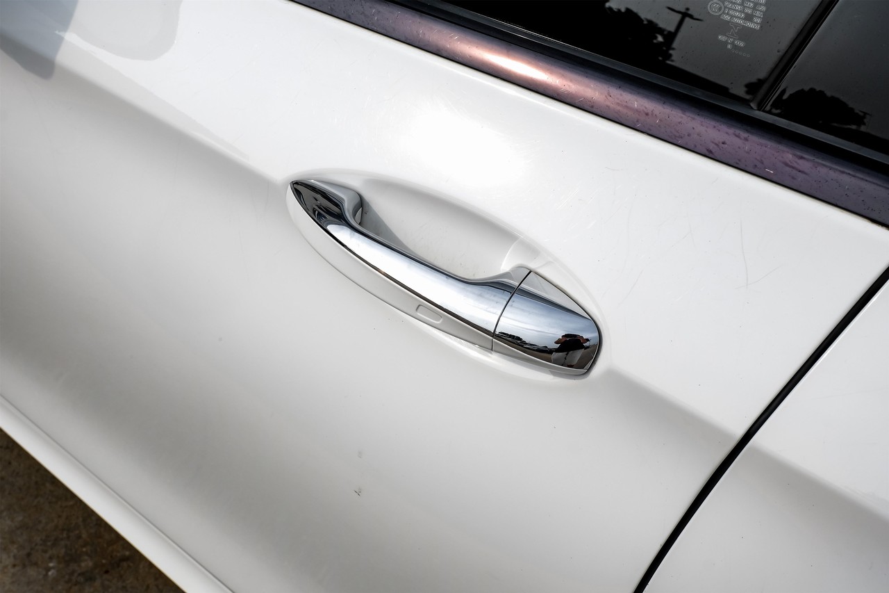 Mercedes-Benz E-Class Vehicle Main Gallery Image 46