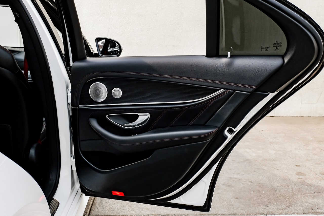 Mercedes-Benz E-Class Vehicle Main Gallery Image 51