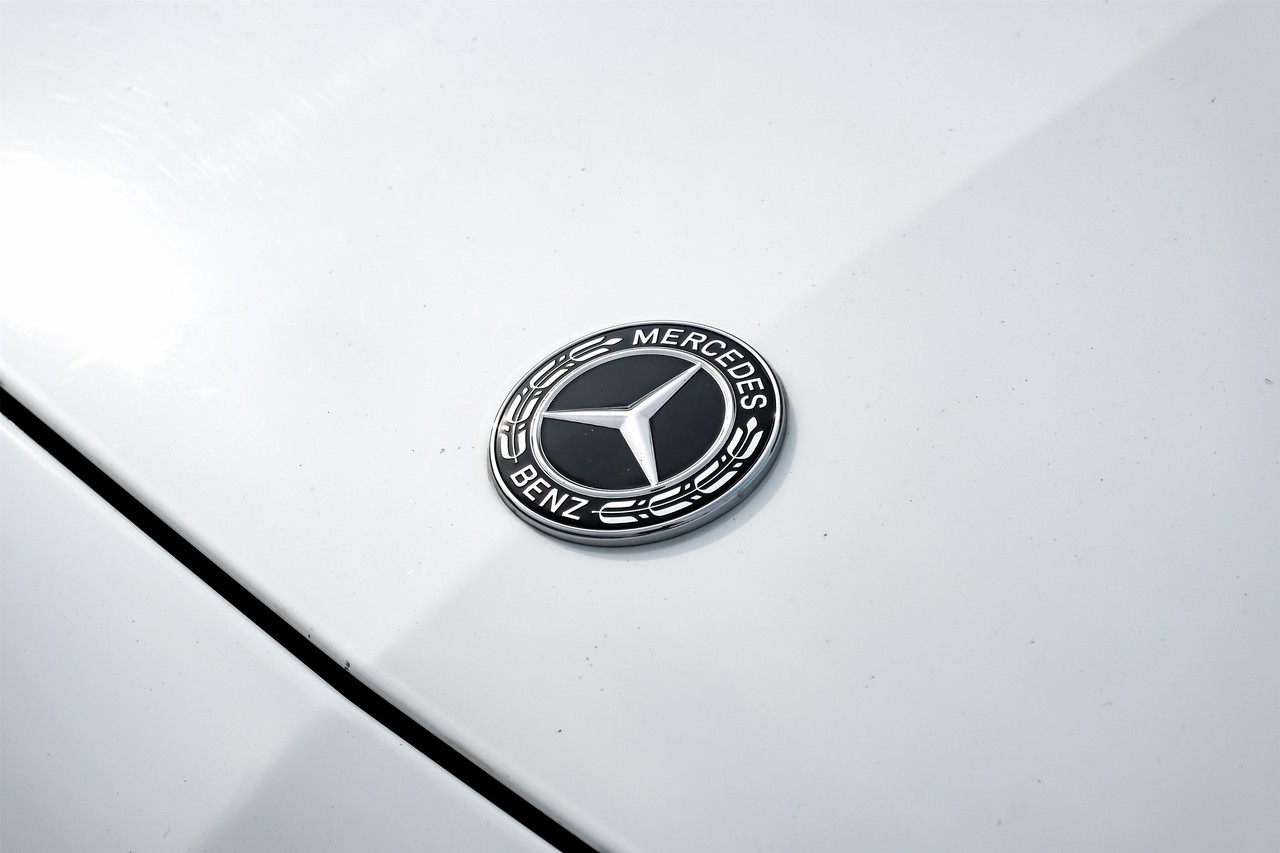 Mercedes-Benz E-Class Vehicle Main Gallery Image 54