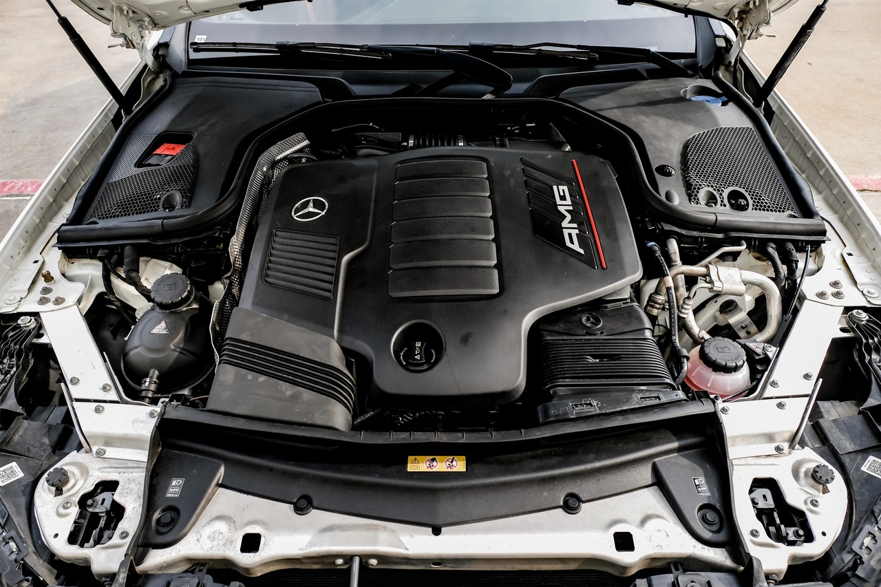 Mercedes-Benz E-Class Vehicle Main Gallery Image 56